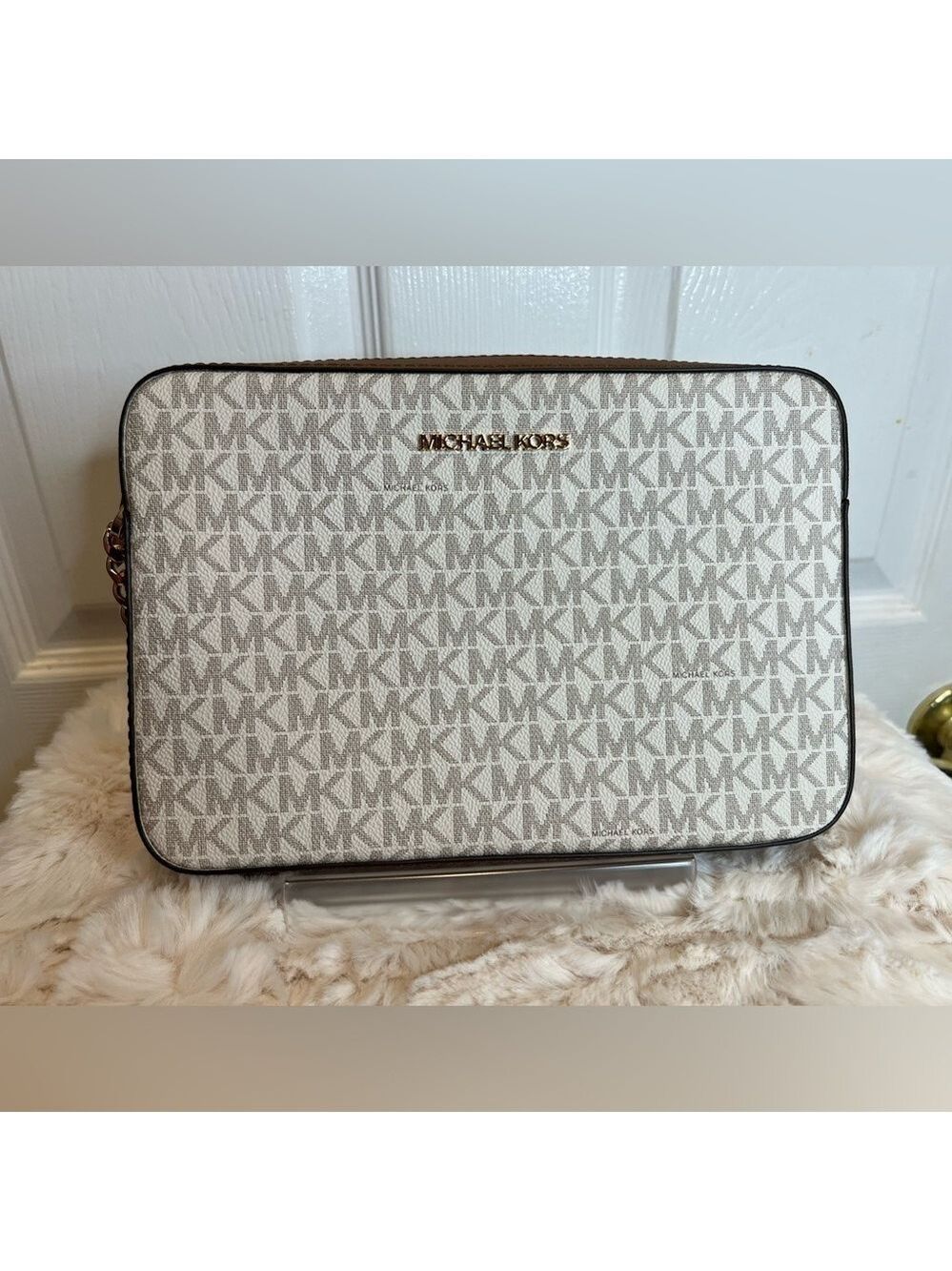 MICHAEL KORS WOMEN’S JET SET EAST WEST CROSSBODY HANDBAG. NEW WITH TAGS.